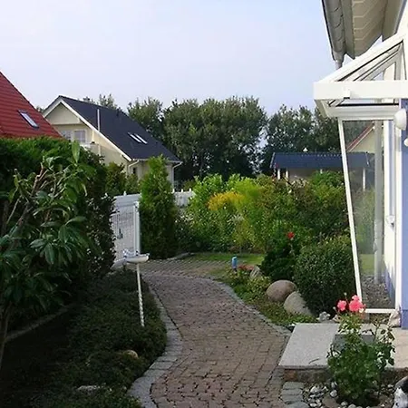 Komfortable Mit Sonniger Terrasse Und Blick Auf Den Leuchtturm